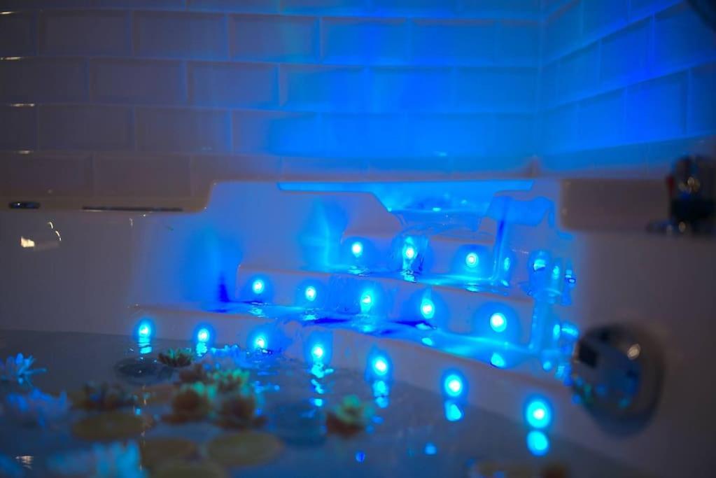 مُلووز Luxury Room Jacuzzi Centre Ville Haut De Gamme المظهر الخارجي الصورة