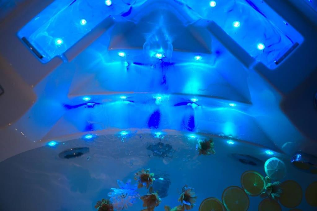 مُلووز Luxury Room Jacuzzi Centre Ville Haut De Gamme المظهر الخارجي الصورة